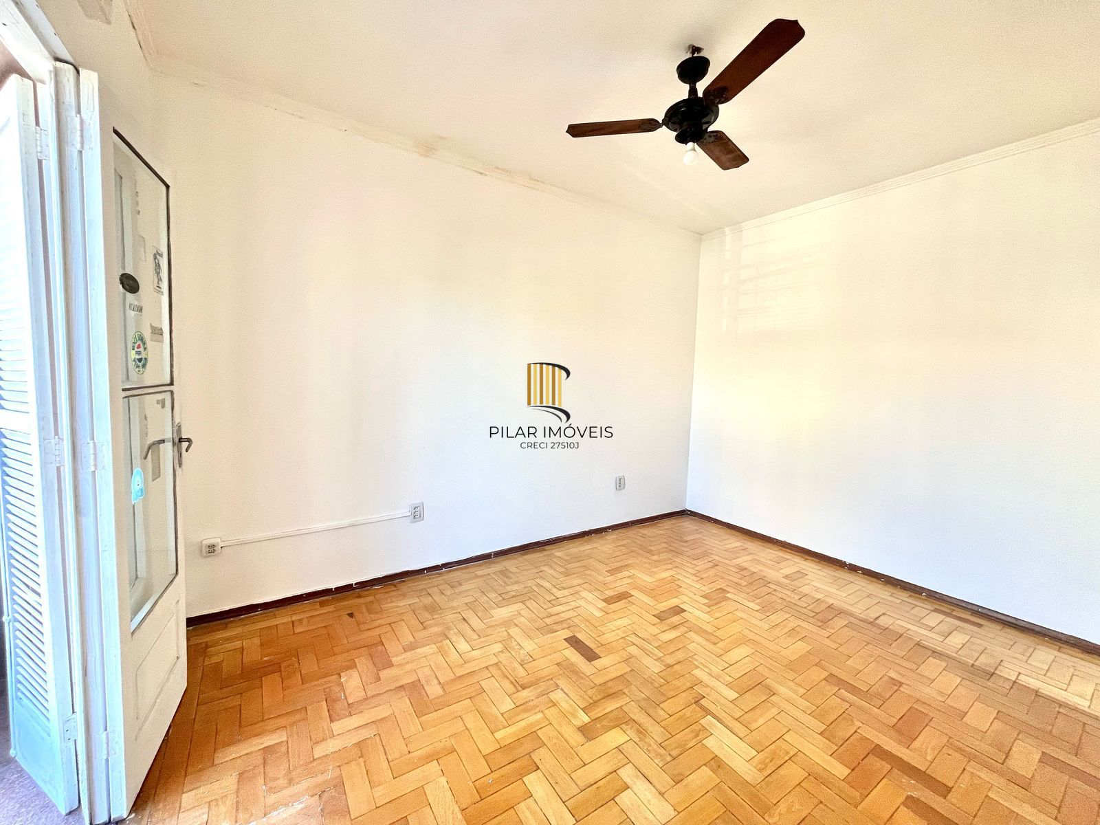 Apartamento 2 Dormitórios com Sacada e Pátio - Excelente Localização