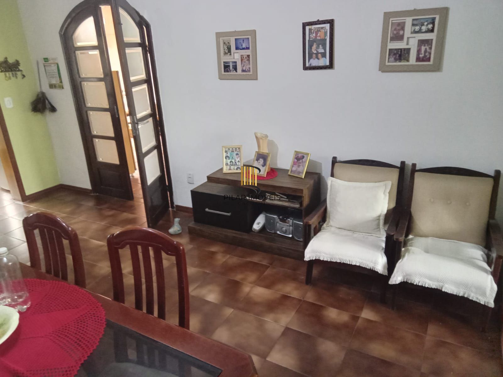 Casa com 3 dormitórios suíte , garagem para 3 carros !