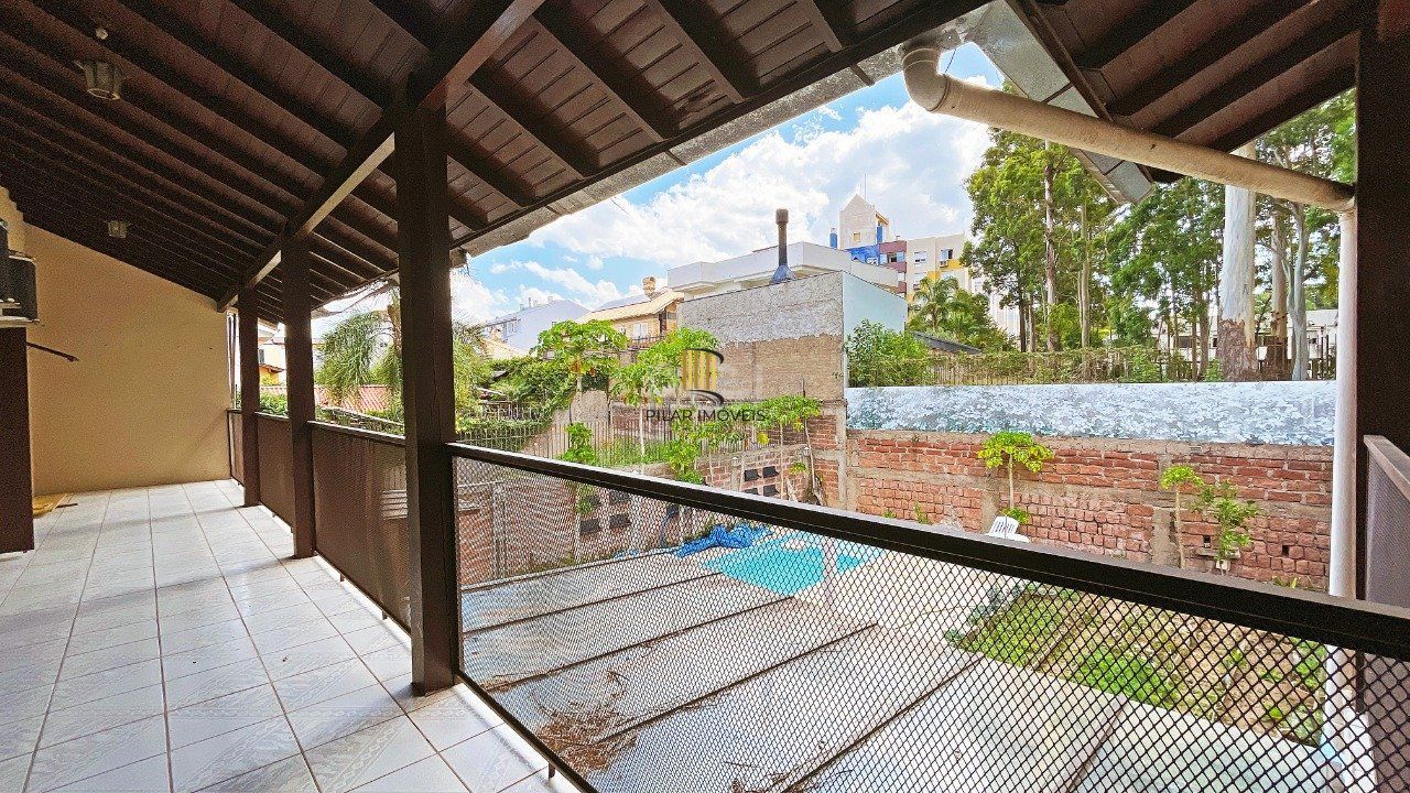 Casa 4 Suítes e 6 vagas de garagem no bairro Jardim Itu
