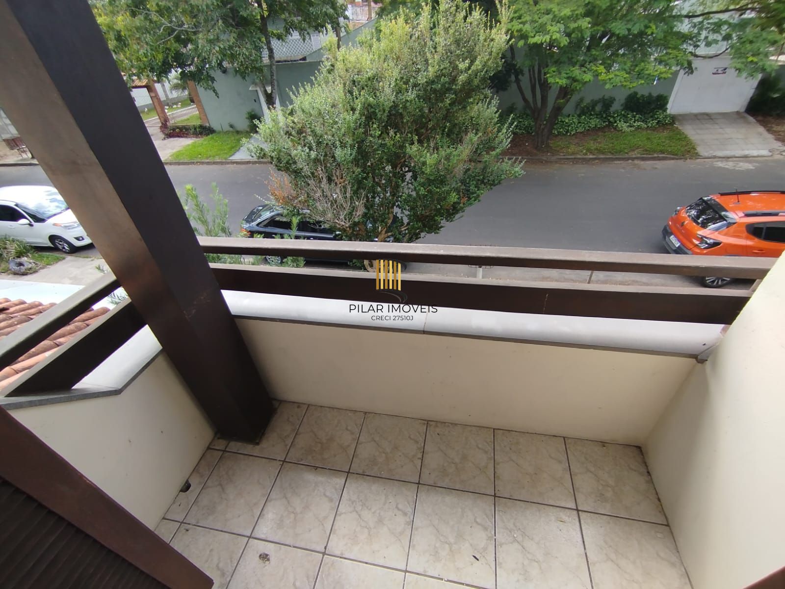 Casa com 03 quartos e 01 vaga no Bairro Cristal