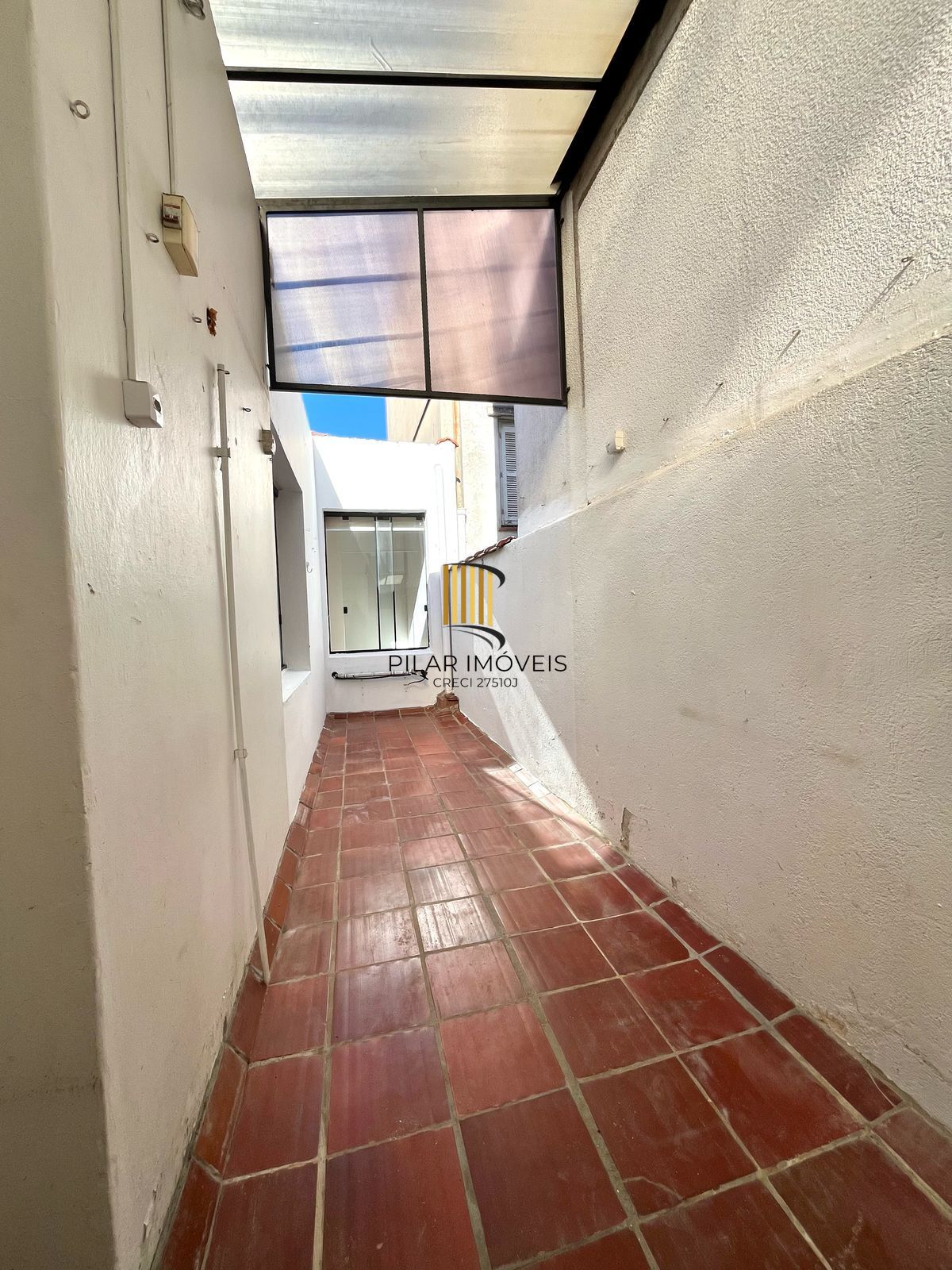 Apartamento 2 Dormitórios com Sacada e Pátio - Excelente Localização