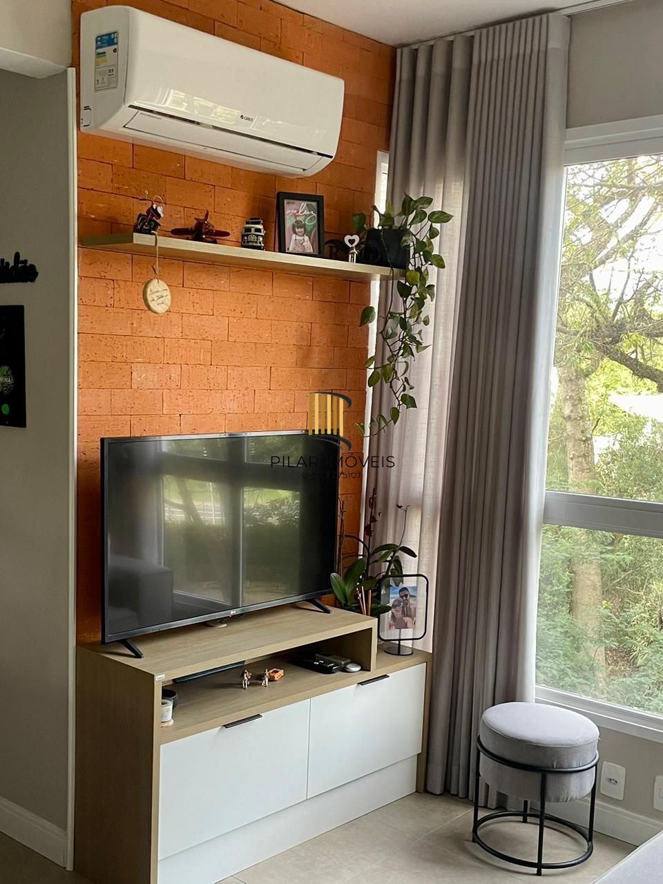 Apartamento com 02 quartos e 01 vaga escriturada no Bairro Cavalhada