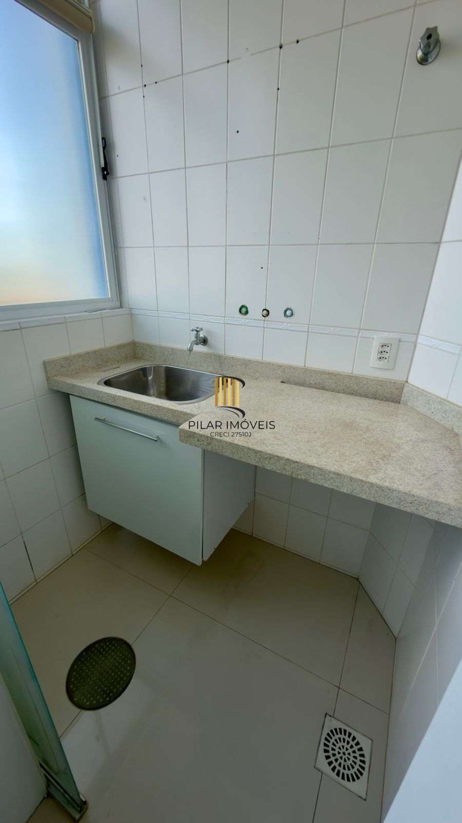 Casa com 02 quartos e 02 vagas no Bairro Jardim Itu em Porto Alegre
