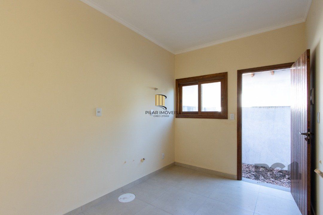 LINDA CASA EM CONDOMÍNIO JUNTO À NATUREZA