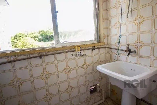 ÓTIMO APARTAMENTO COM UM DORMITÓRIO, BAIRRO MORRO SANTANA