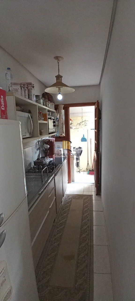 Casa em condomínio com 02 dormitórios