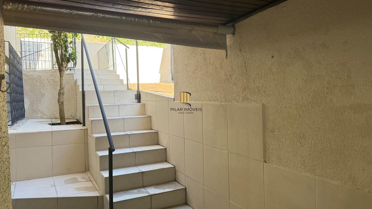 CASA 3 DORMITÓRIOS 4 BANHEIROS 4 VAGAS 1 SUÍTE, PÁTIO NO BAIRRO MEDIANEIRA PORTO ALEGRE/RS