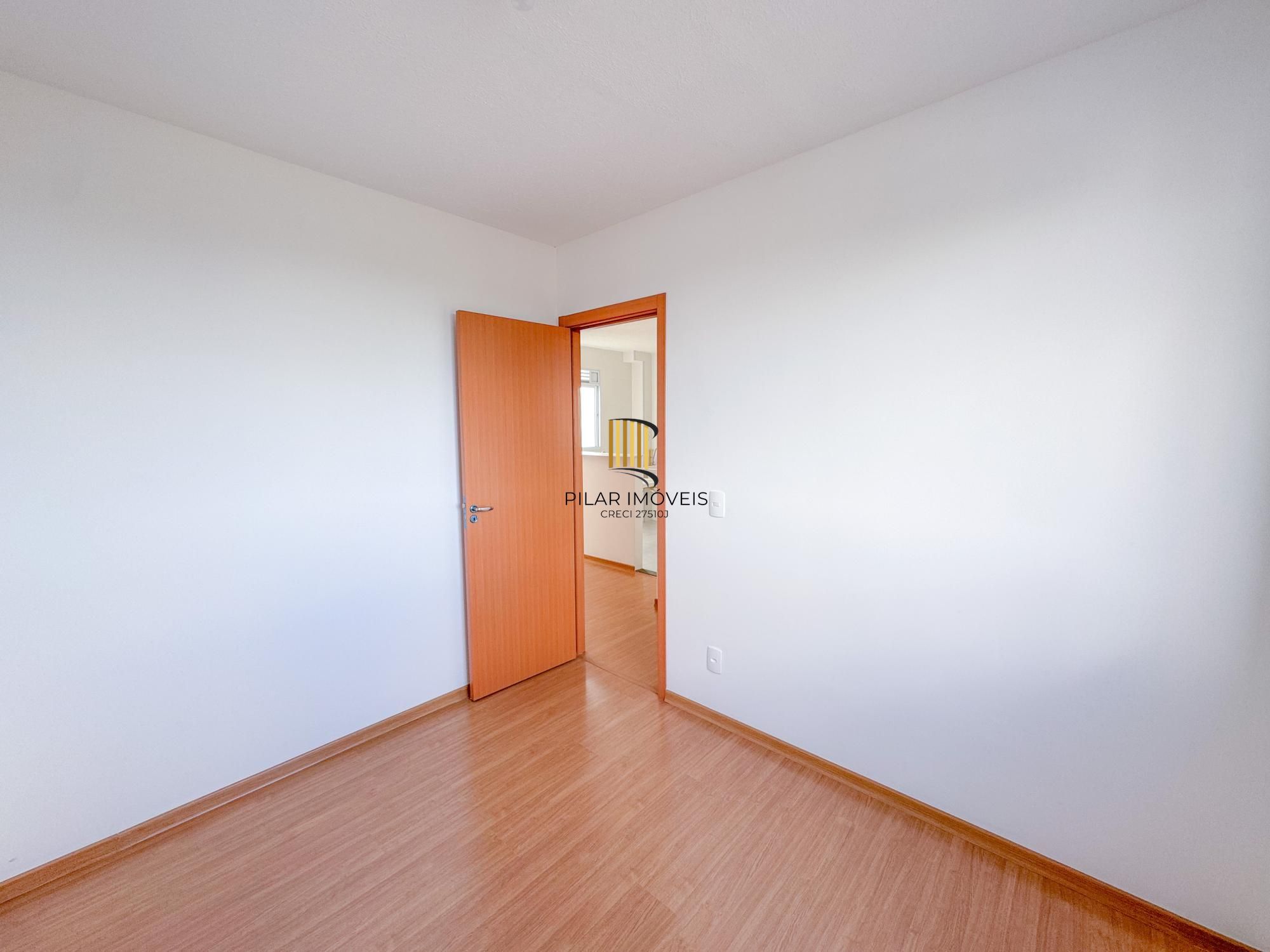Apartamento com 02 quartos e 01 vaga escriturada, no Morro Santana