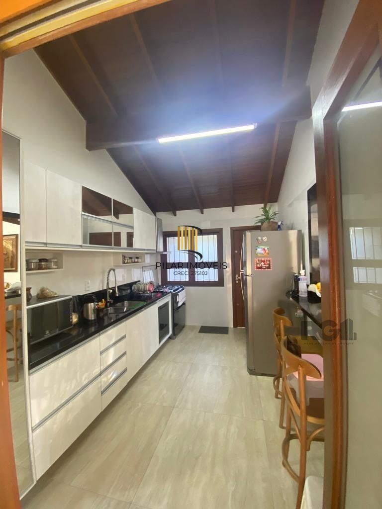 Casa 4 dormitórios no bairro Partenon