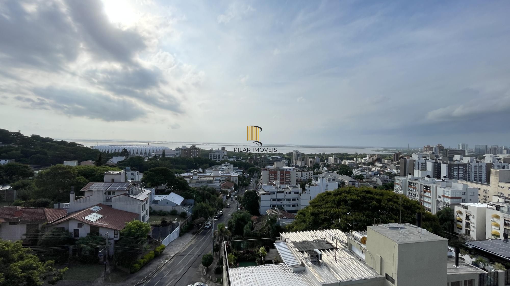 LINDO APARTAMENTO 3 DORMITÓRIOS NO MENINO DEUS