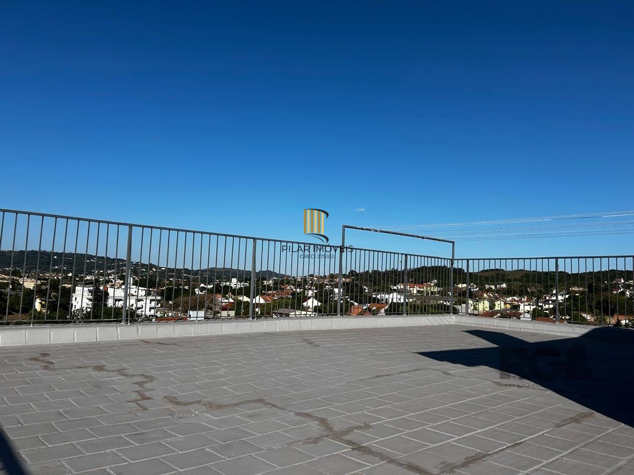 APARTAMENTO JK COM 1 QUARTO E GARAGEM COBERTA NO BAIRRO CAMAQUA PRÓXIMO À OTTO NIEMEYER