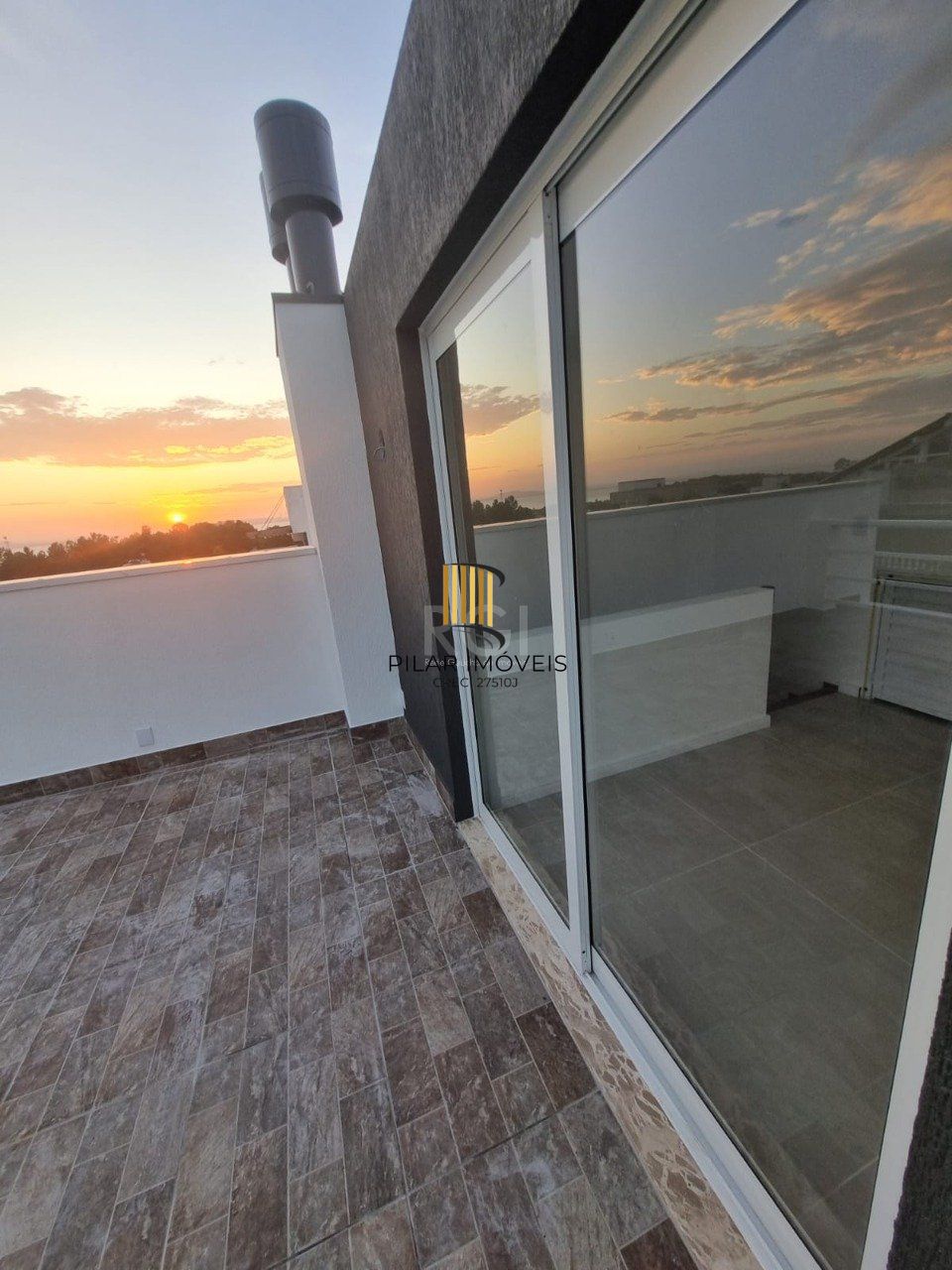Casa 3 dormitórios no bairro Guarujá