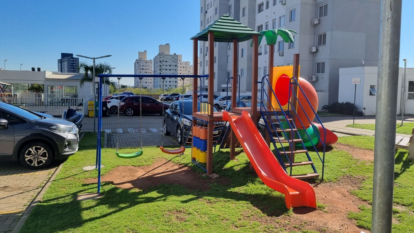 Apartamento com 02 quartos e 01 vaga fixa no Bairro Morro Santana