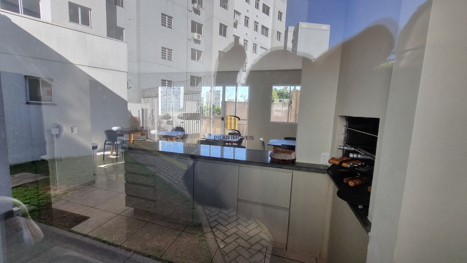 Apartamento com 02 quartos e 01 vaga fixa no Bairro Morro Santana