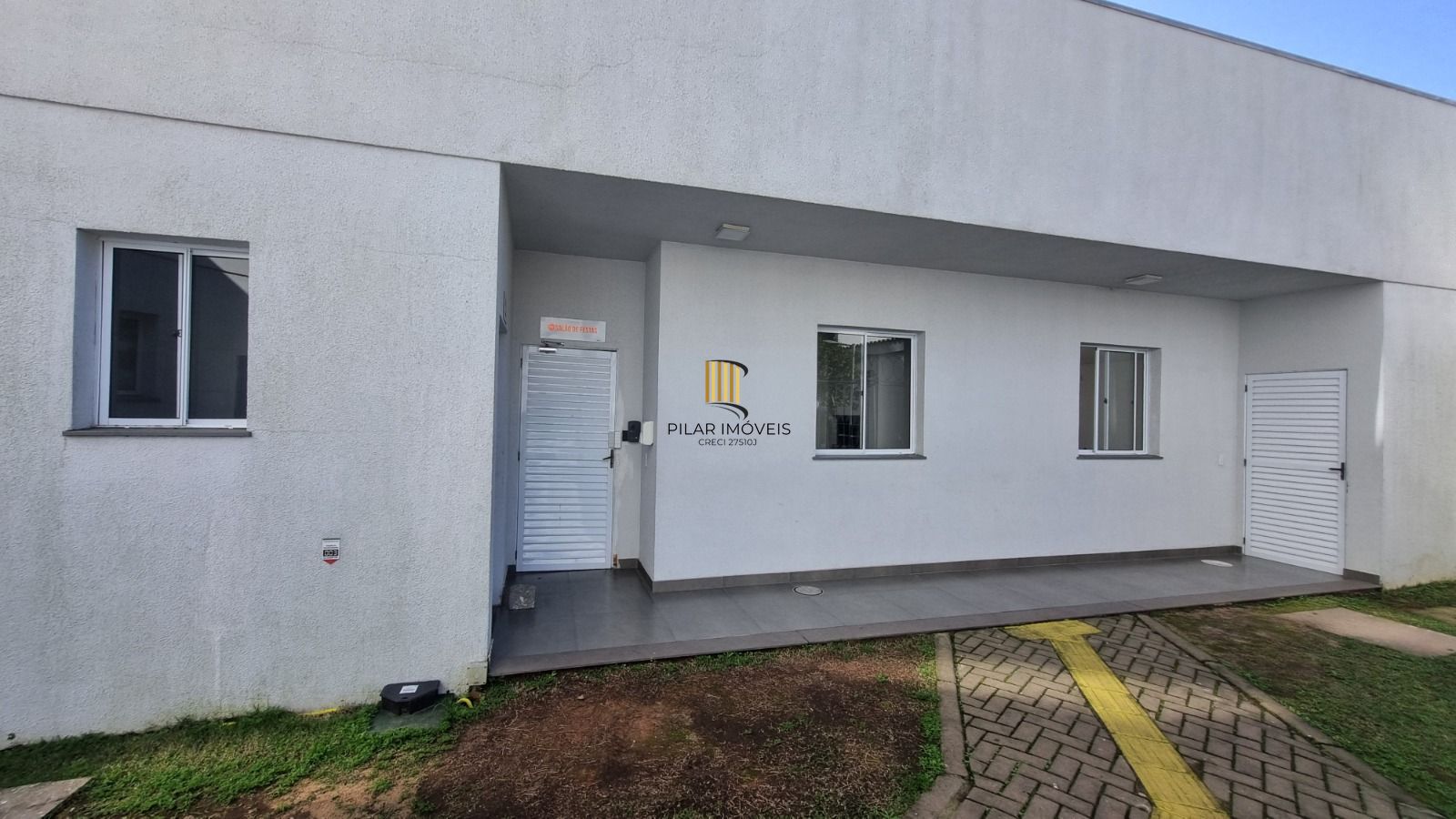 Apartamento com 02 quartos e 01 vaga fixa no Bairro Morro Santana