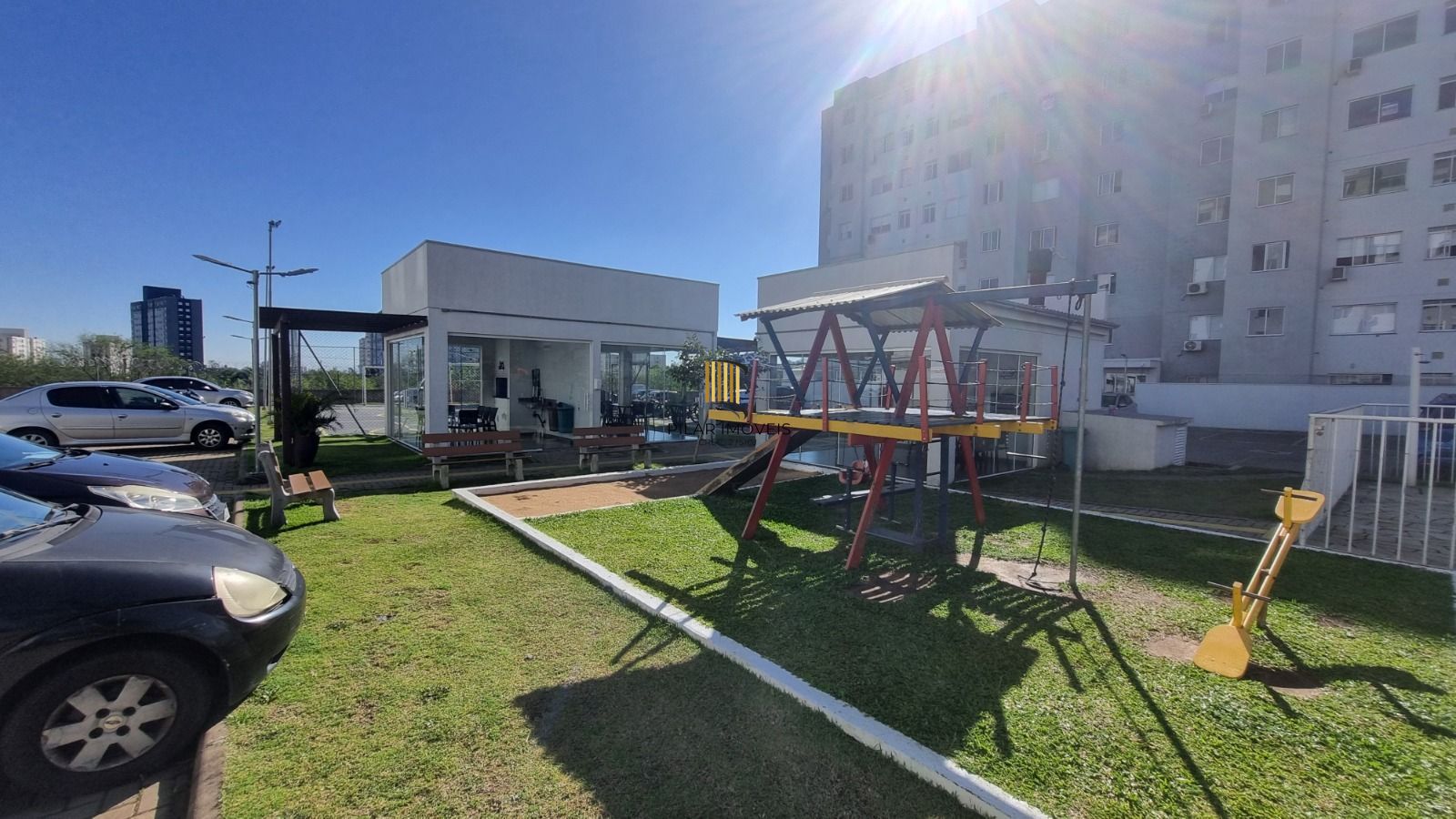 Apartamento com 02 quartos e 01 vaga fixa no Bairro Morro Santana