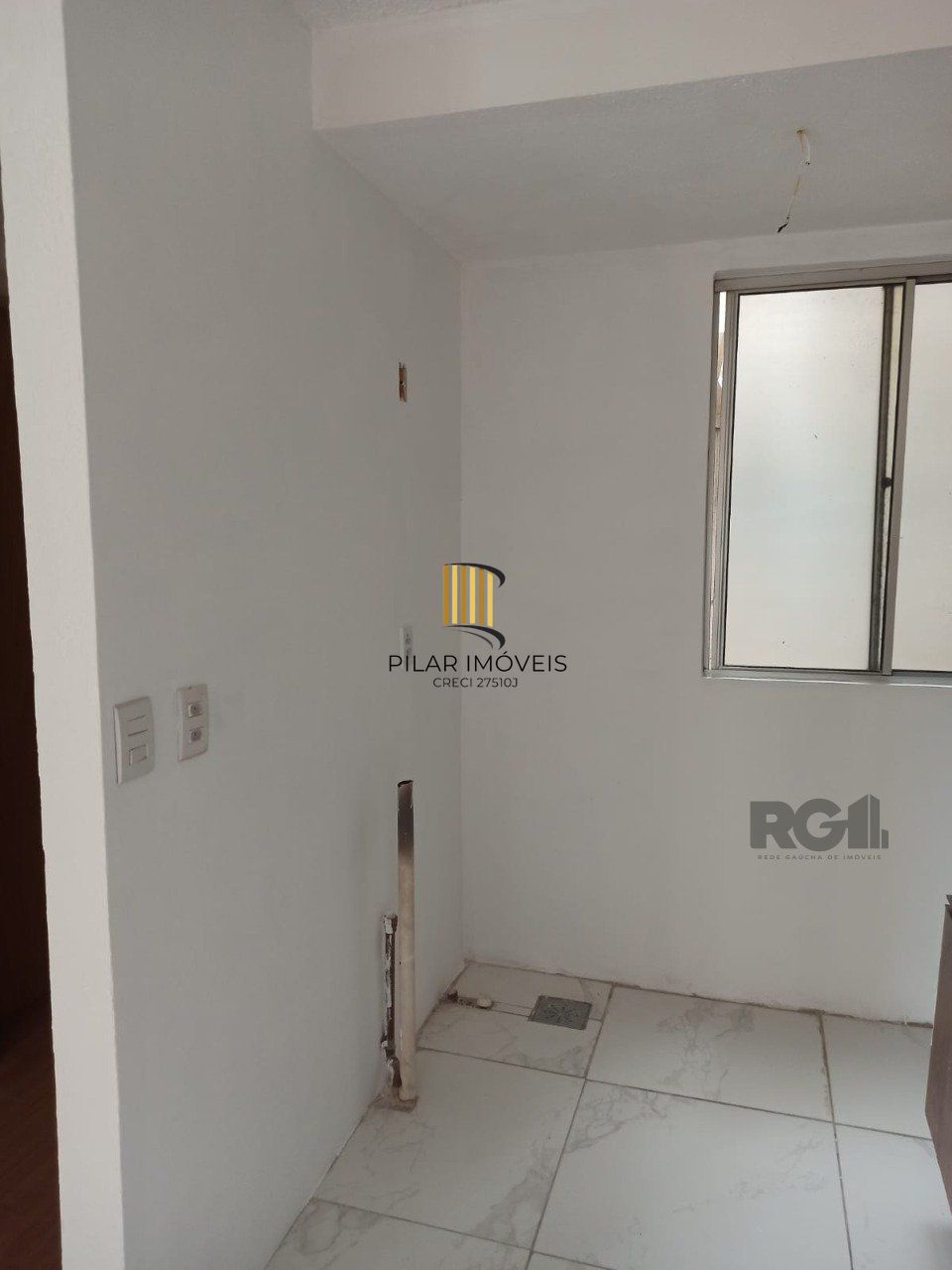 Oportunidade !!! Lindo Apartamento 02 Dormitórios reformado e com vaga.