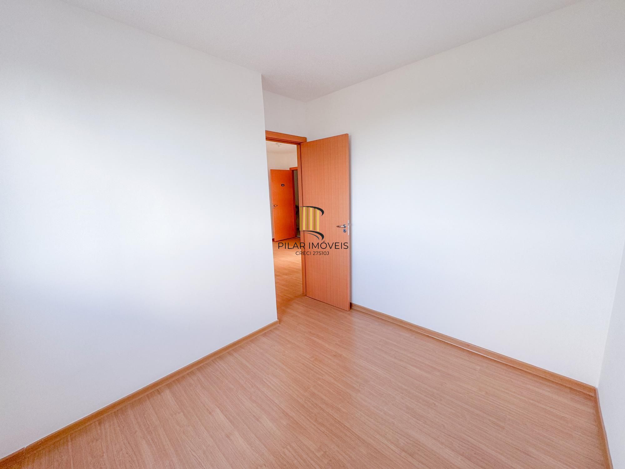Apartamento com 02 quartos e 01 vaga escriturada, no Morro Santana