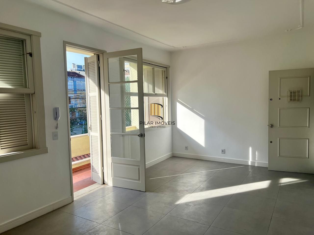 Apartamento 3 dormitórios, sacada em 107m2 no bairro Menino Deus