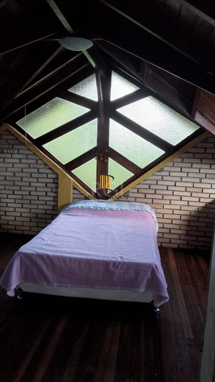 Casa com 3 dormitórios no bairro Olaria em Canoas