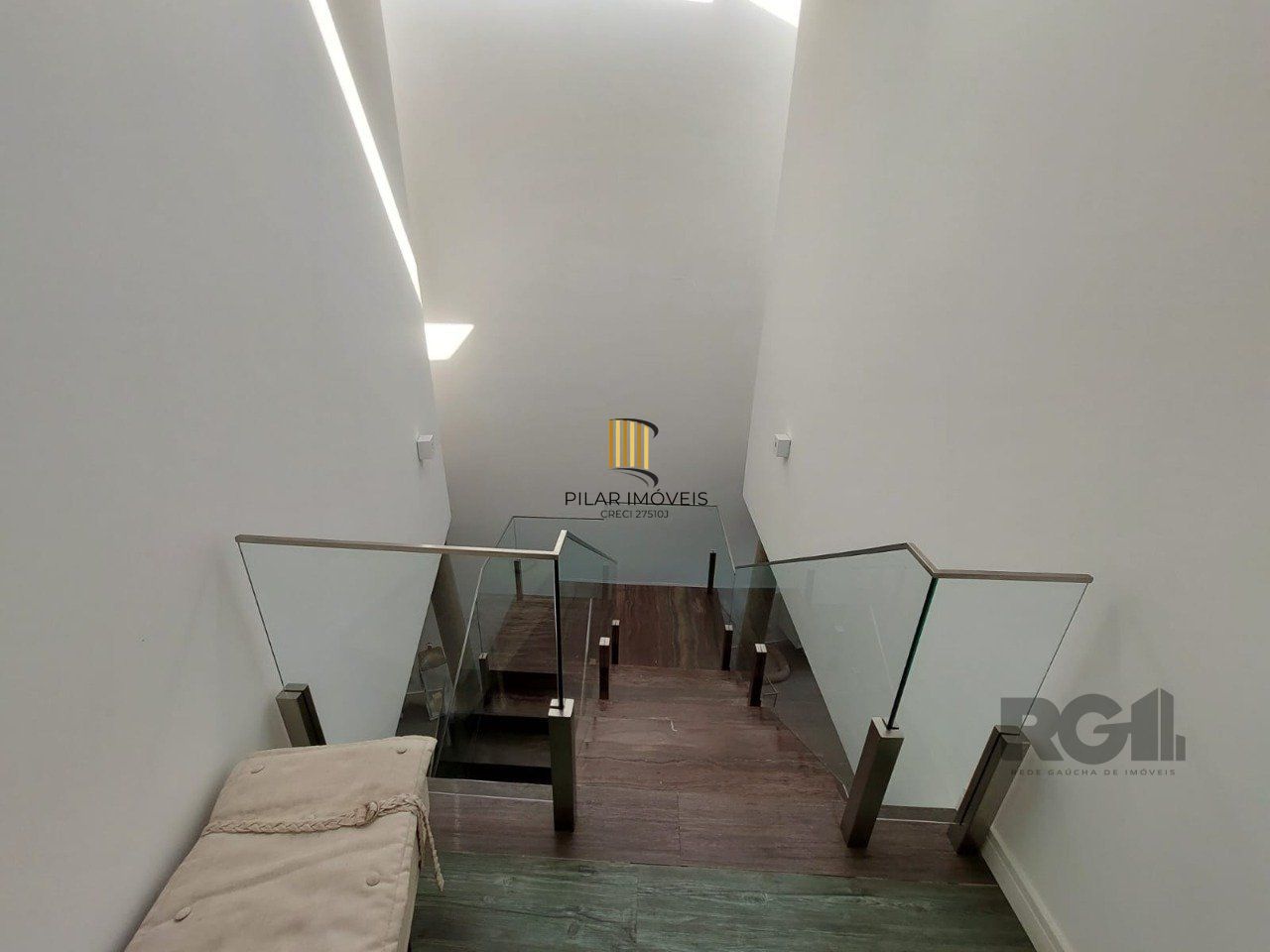 Casa para Venda - 296m², 3 dormitórios, sendo 1 suites, 3 vagas - Vila Nova, Porto Alegre