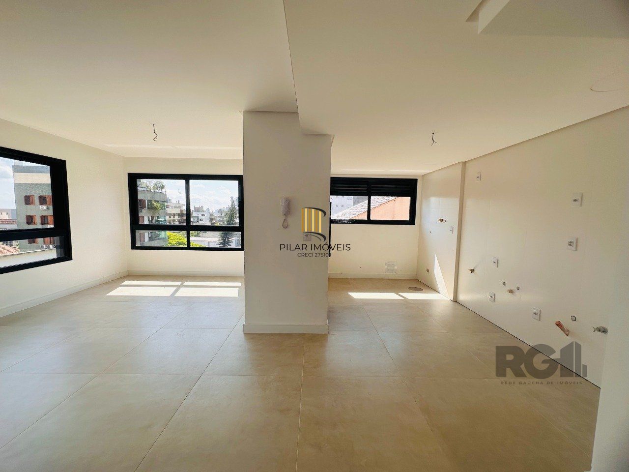 Apartamento para Venda - 130.07m², 3 dormitórios, sendo 3 suites, 3 vagas - Petrópolis