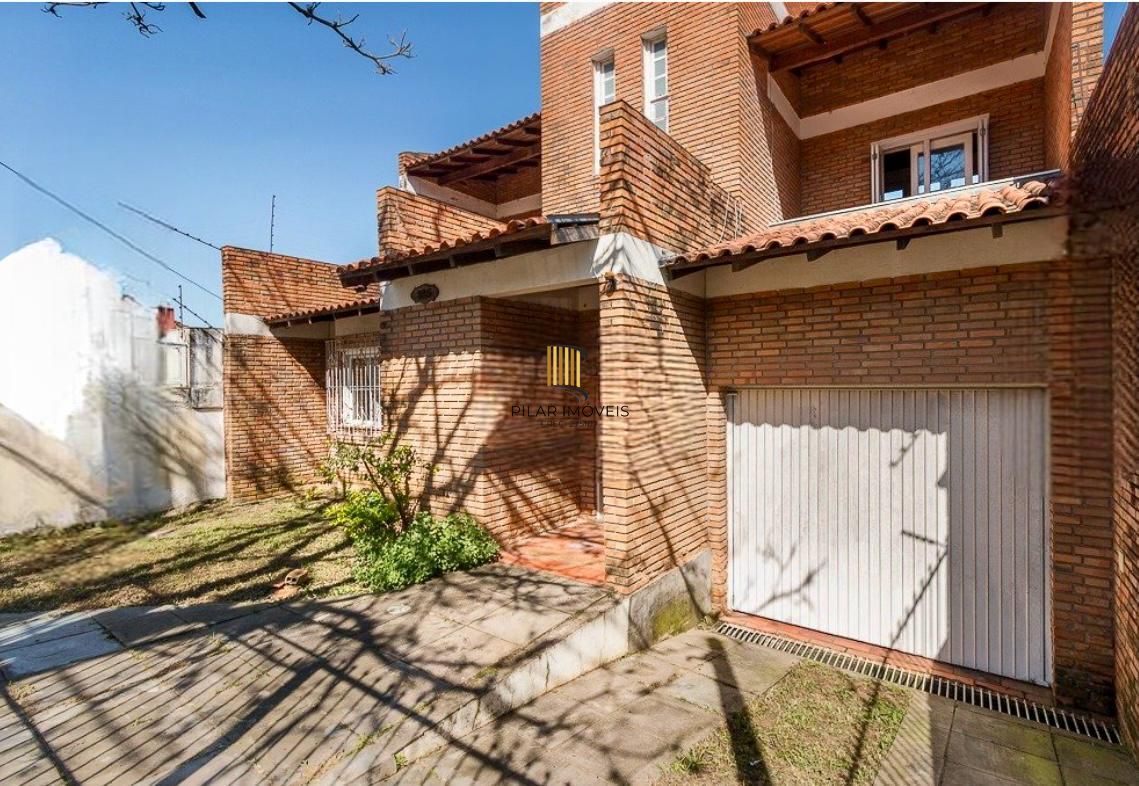Casa 3 dormitorio com 230m2 pátio com piscina no bairro Itu Sabará