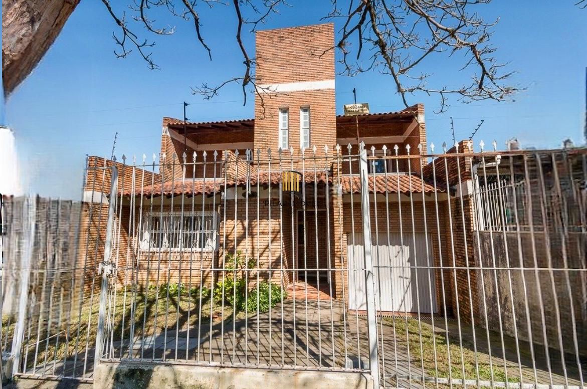 Casa 3 dormitorio com 230m2 pátio com piscina no bairro Itu Sabará