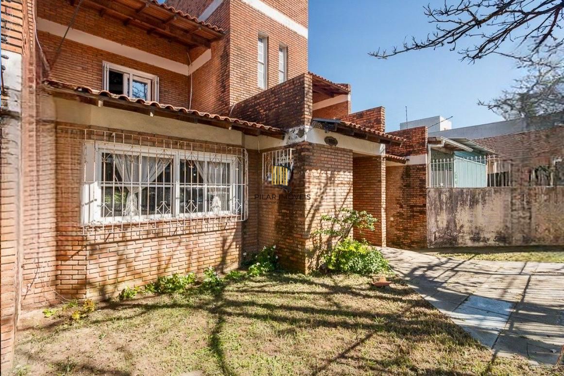 Casa 3 dormitorio com 230m2 pátio com piscina no bairro Itu Sabará