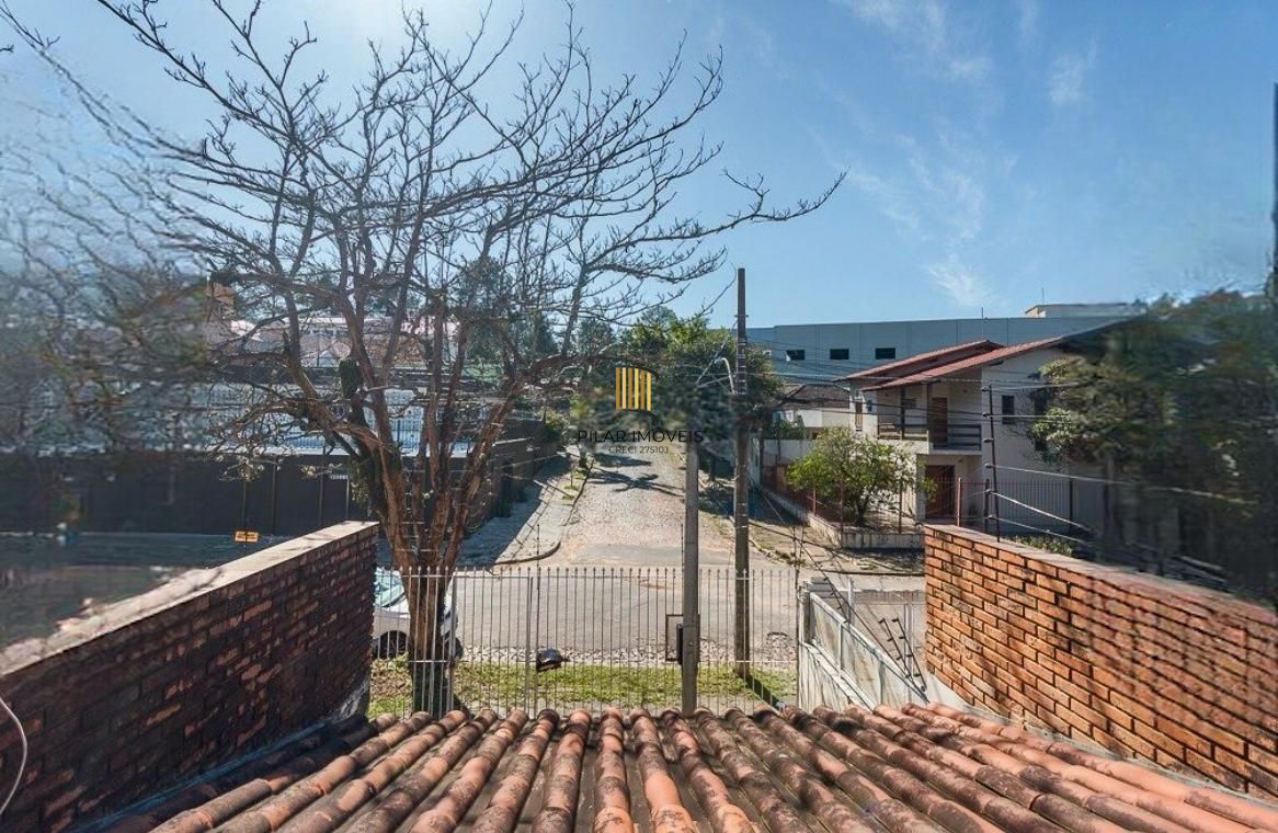 Casa 3 dormitorio com 230m2 pátio com piscina no bairro Itu Sabará