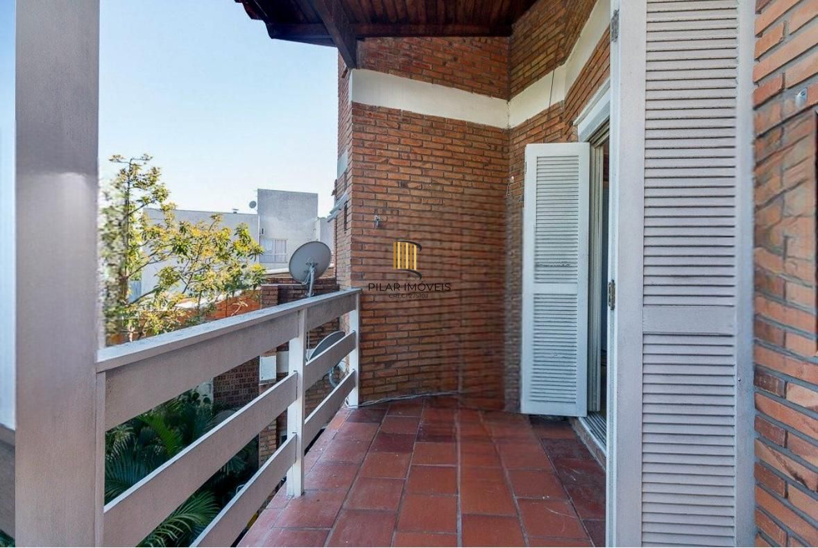 Casa 3 dormitorio com 230m2 pátio com piscina no bairro Itu Sabará