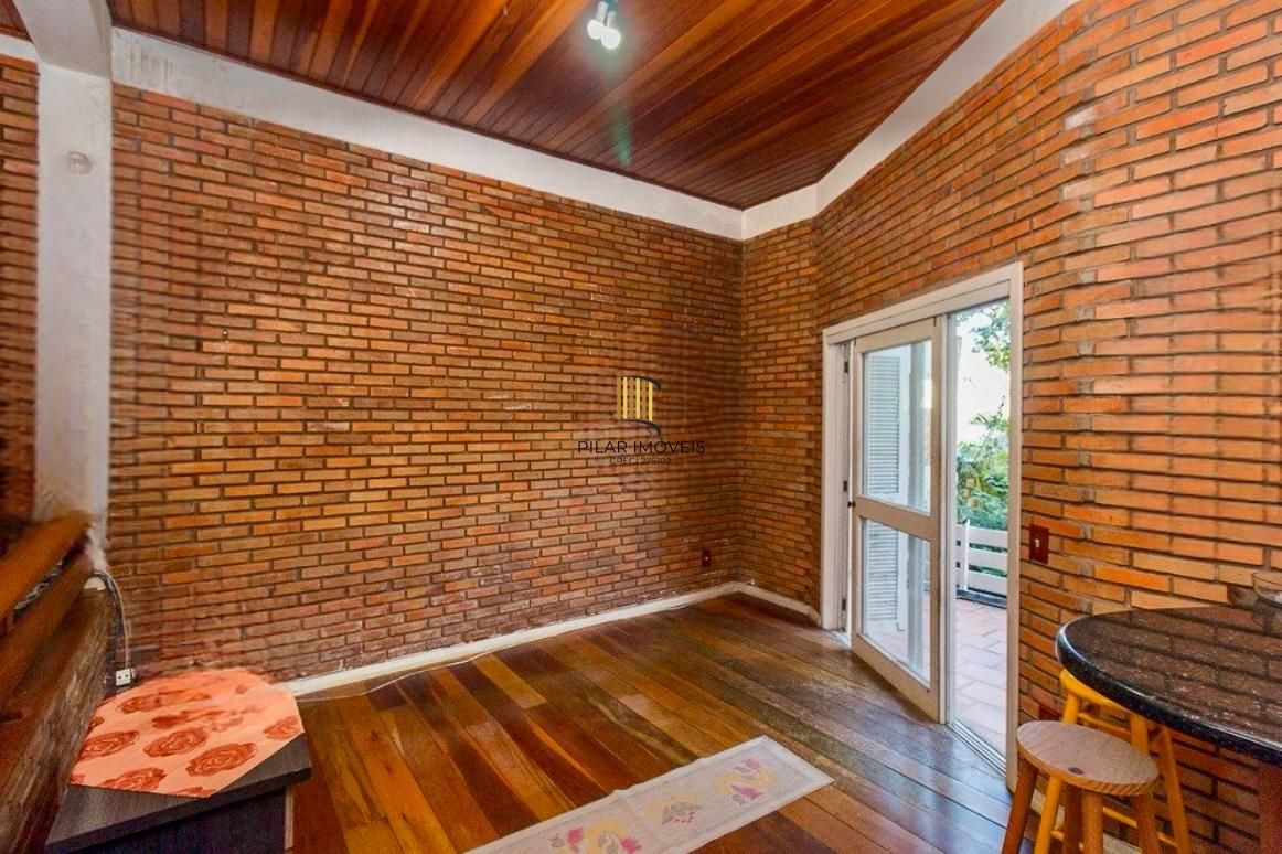 Casa 3 dormitorio com 230m2 pátio com piscina no bairro Itu Sabará