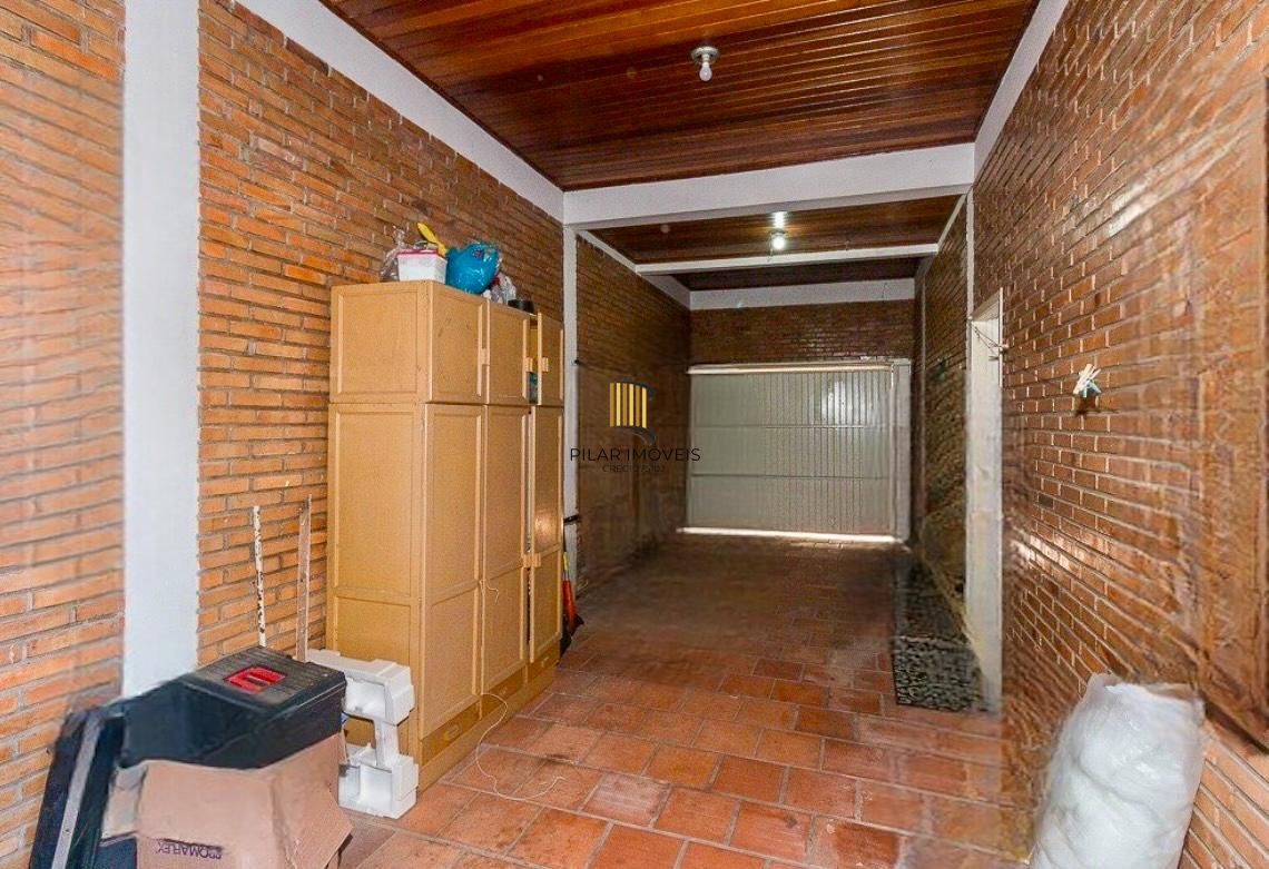 Casa 3 dormitorio com 230m2 pátio com piscina no bairro Itu Sabará