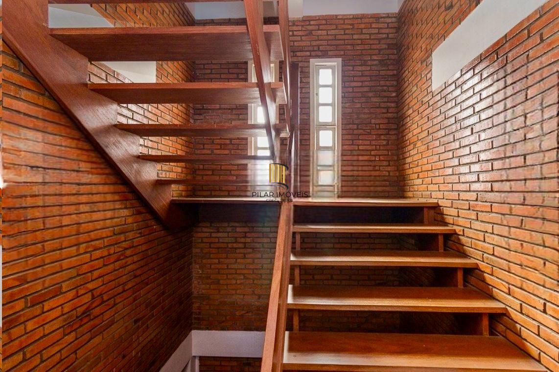 Casa 3 dormitorio com 230m2 pátio com piscina no bairro Itu Sabará