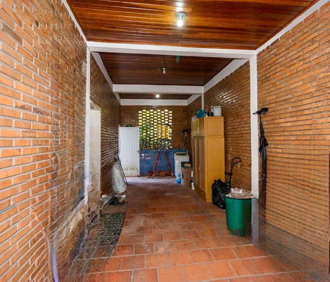 Casa 3 dormitorio com 230m2 pátio com piscina no bairro Itu Sabará