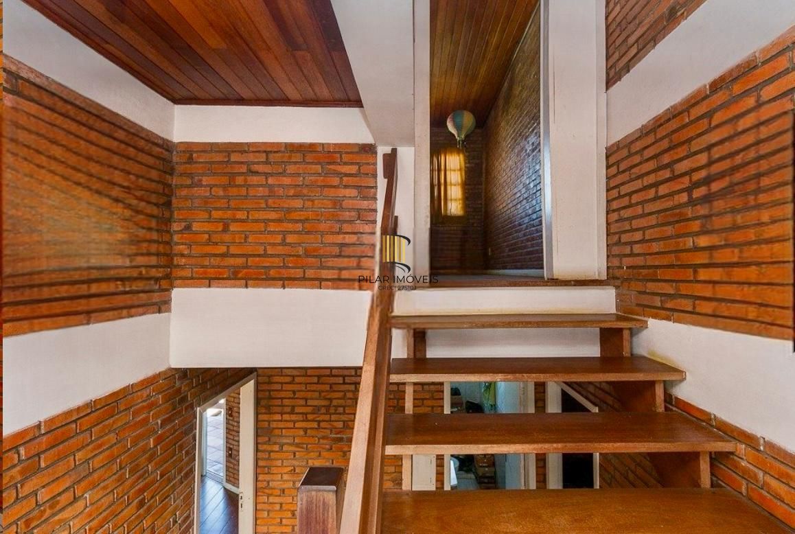 Casa 3 dormitorio com 230m2 pátio com piscina no bairro Itu Sabará