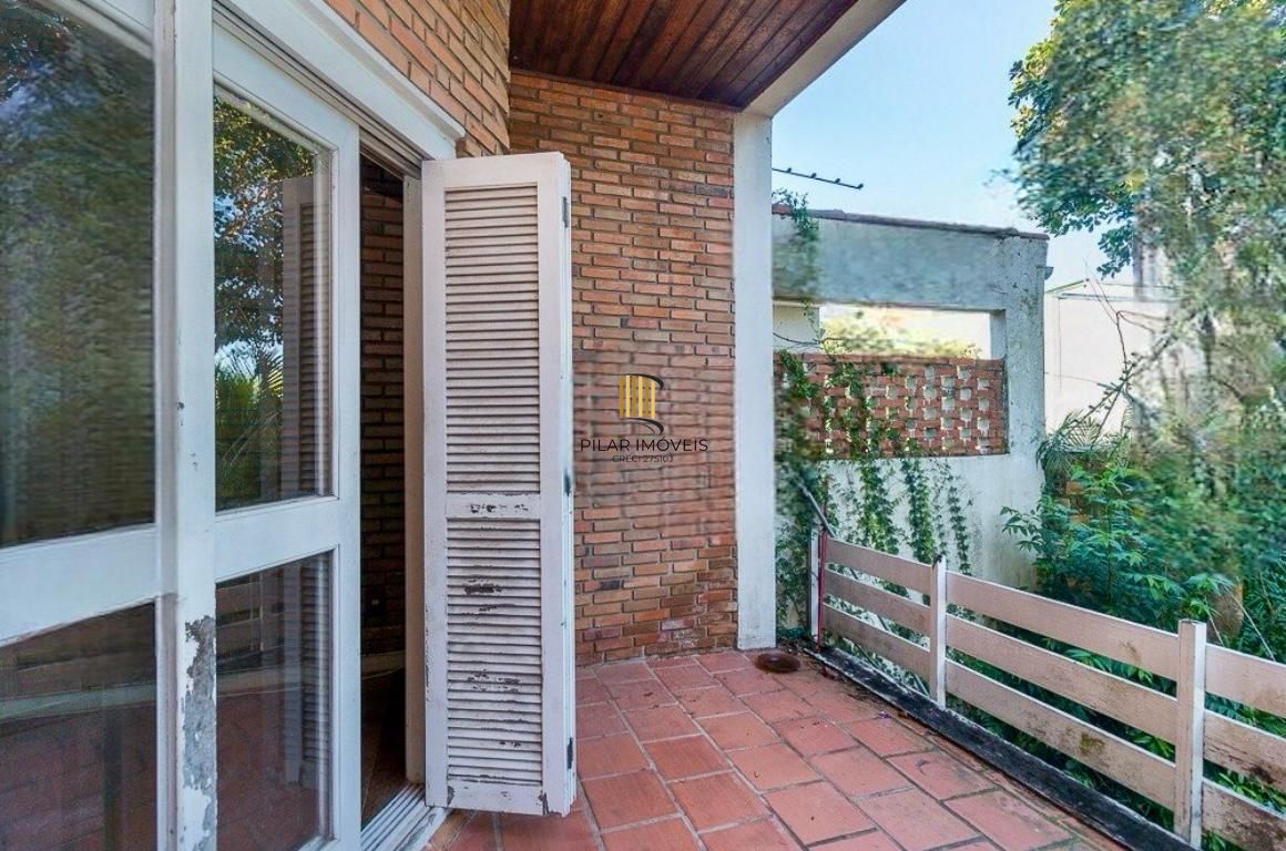 Casa 3 dormitorio com 230m2 pátio com piscina no bairro Itu Sabará