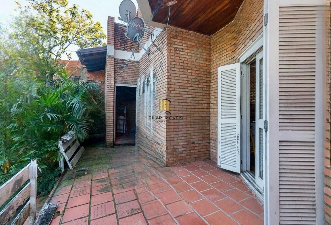 Casa 3 dormitorio com 230m2 pátio com piscina no bairro Itu Sabará