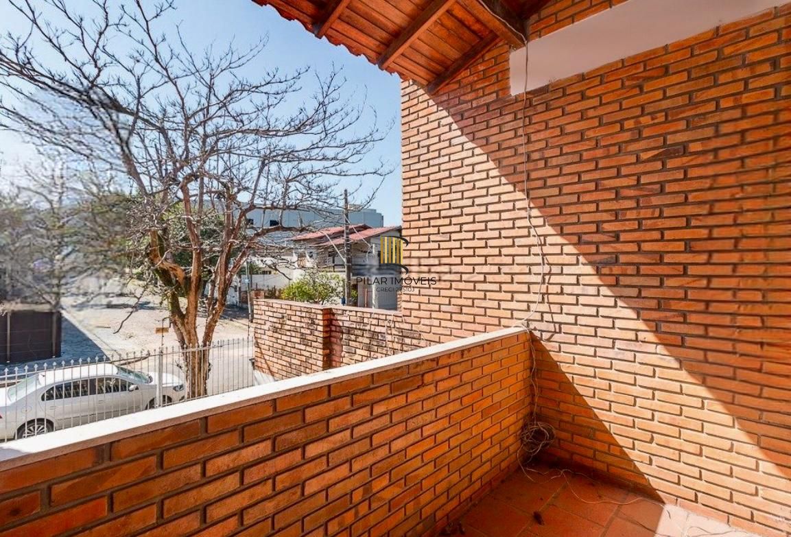 Casa 3 dormitorio com 230m2 pátio com piscina no bairro Itu Sabará