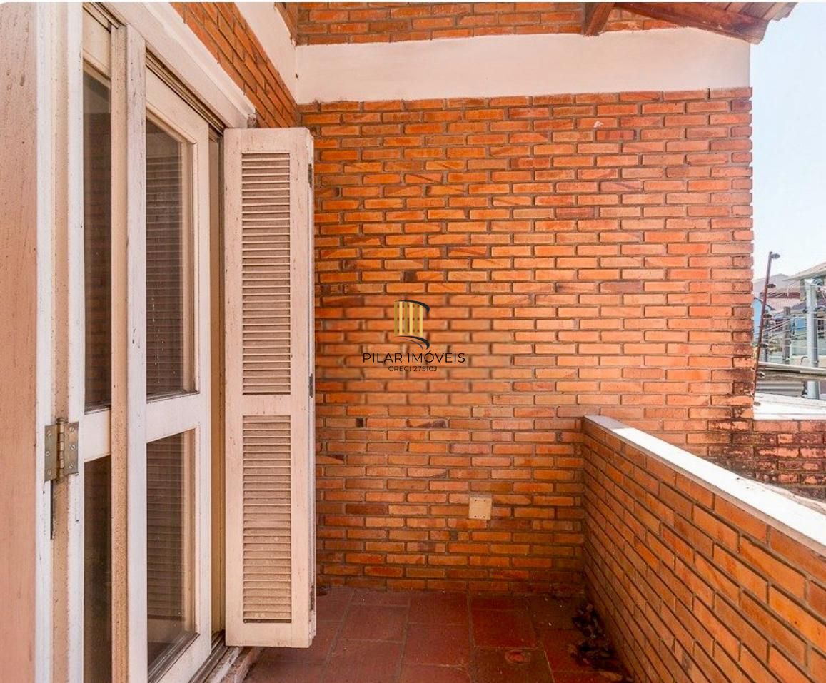 Casa 3 dormitorio com 230m2 pátio com piscina no bairro Itu Sabará