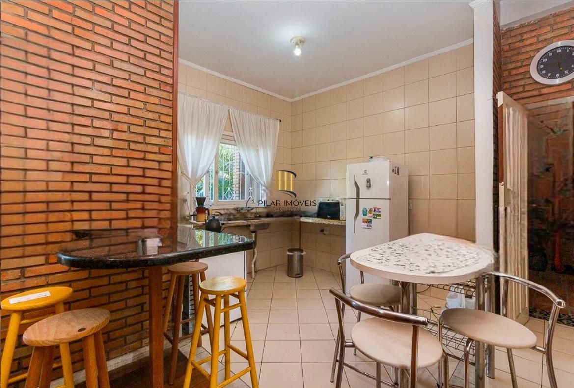 Casa 3 dormitorio com 230m2 pátio com piscina no bairro Itu Sabará