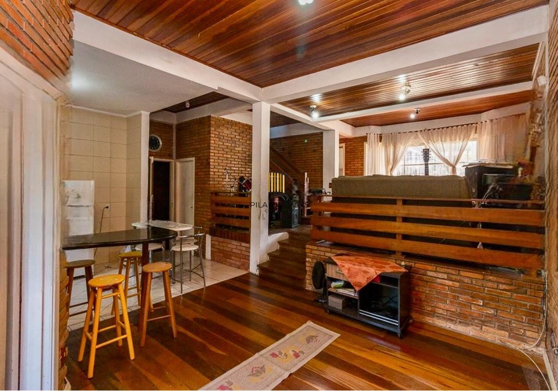 Casa 3 dormitorio com 230m2 pátio com piscina no bairro Itu Sabará