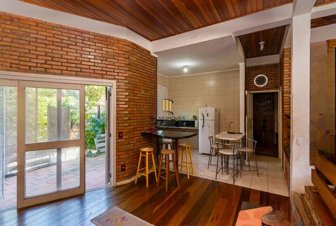 Casa 3 dormitorio com 230m2 pátio com piscina no bairro Itu Sabará