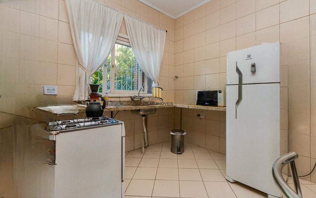 Casa 3 dormitorio com 230m2 pátio com piscina no bairro Itu Sabará