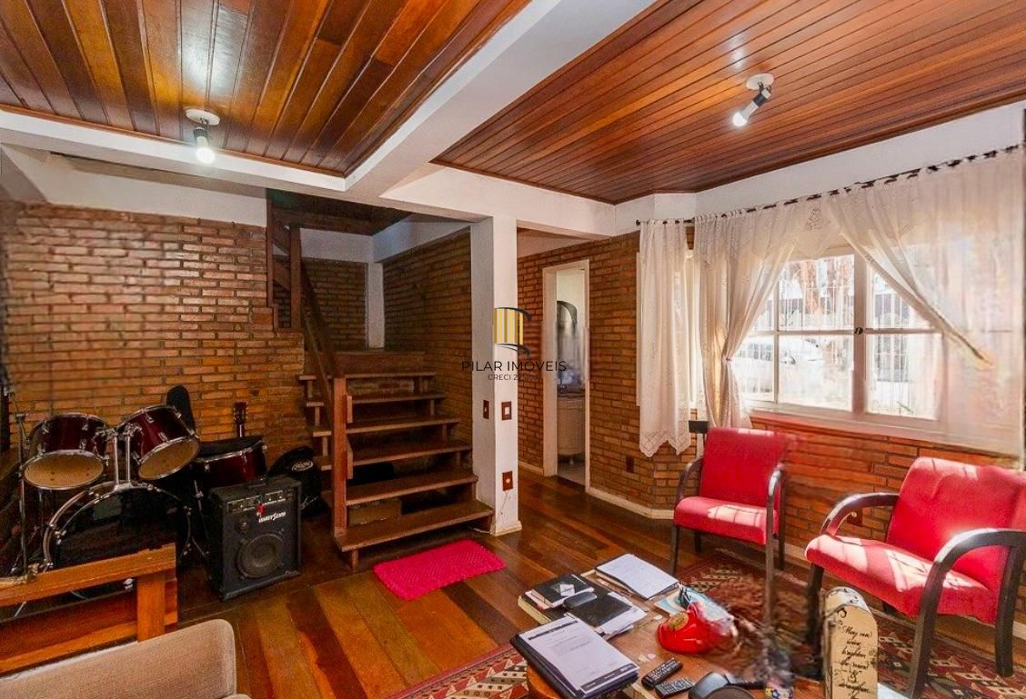 Casa 3 dormitorio com 230m2 pátio com piscina no bairro Itu Sabará