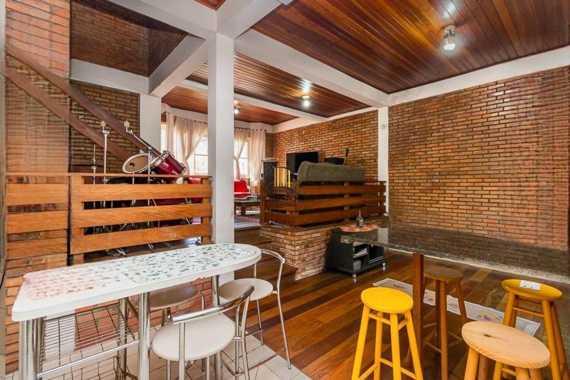 Casa 3 dormitorio com 230m2 pátio com piscina no bairro Itu Sabará