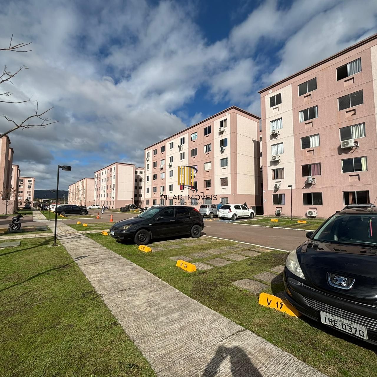 Apartamento com 02 quartos e 01 vaga fixa no Bairro Hípica