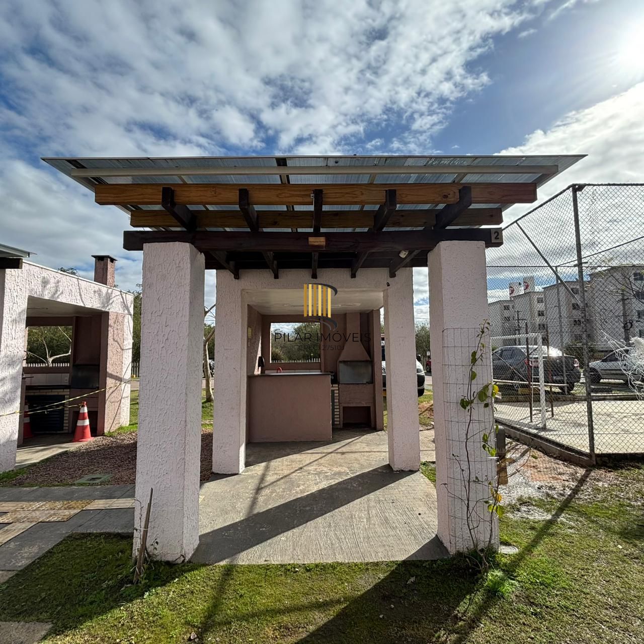 Apartamento com 02 quartos e 01 vaga fixa no Bairro Hípica