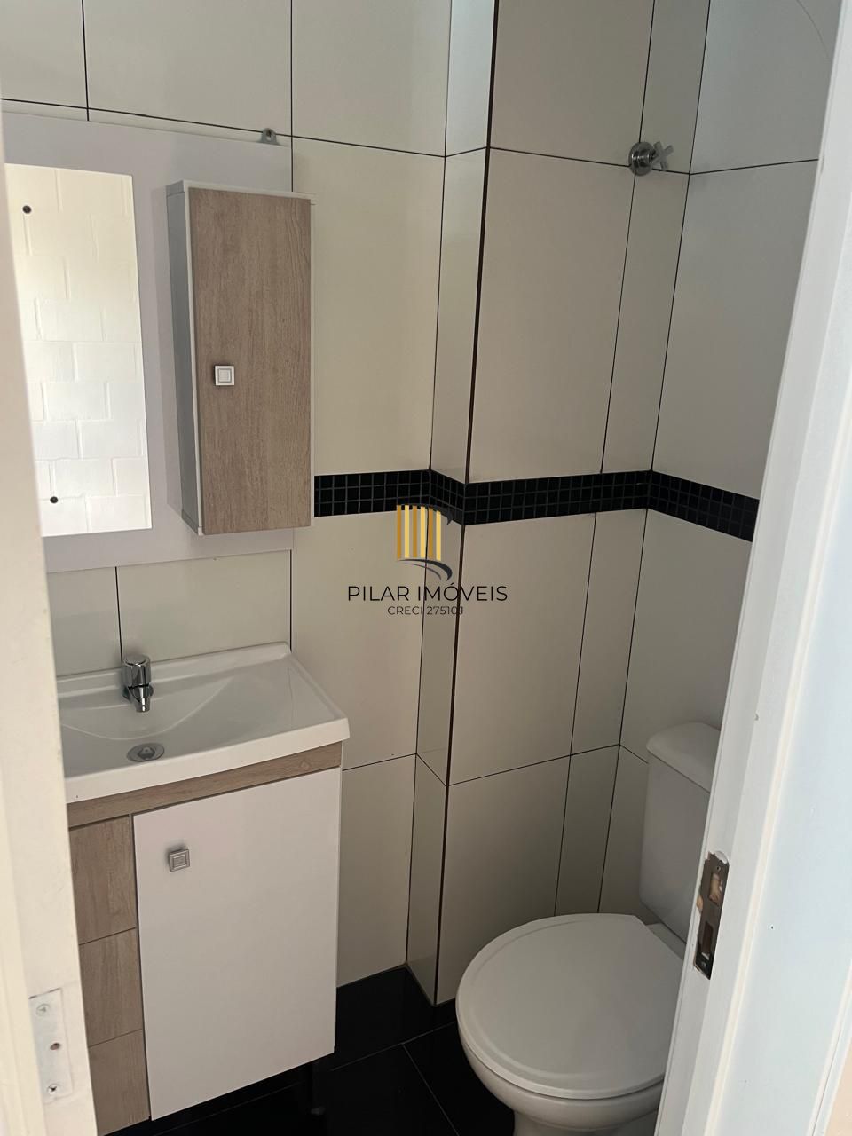 Apartamento com 02 quartos e 01 vaga no Bairro Rubem Berta