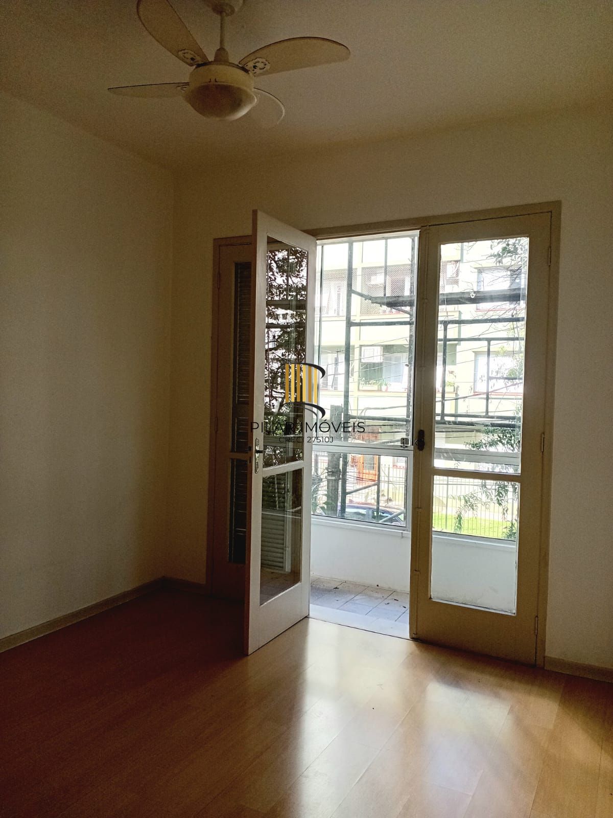 Apartamento 3 dormitórios, frente, sacada no bairro Santana - Porto Alegre - RS